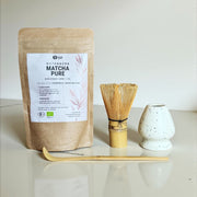 Matchasæt med 50g Ceremonial Grade Matcha, bambuspiskeris, matcha-ske og holder